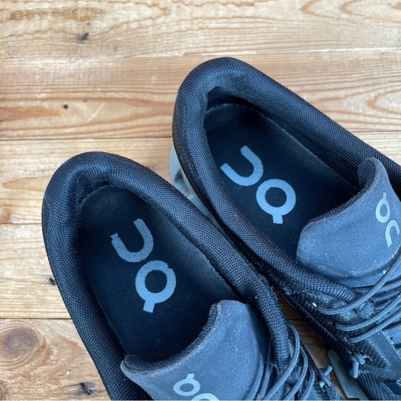 ON Running Cloud 5 Trainers Size UK 8 Womens Black Magnet Surf Running Shoes - Picture 10 of 14